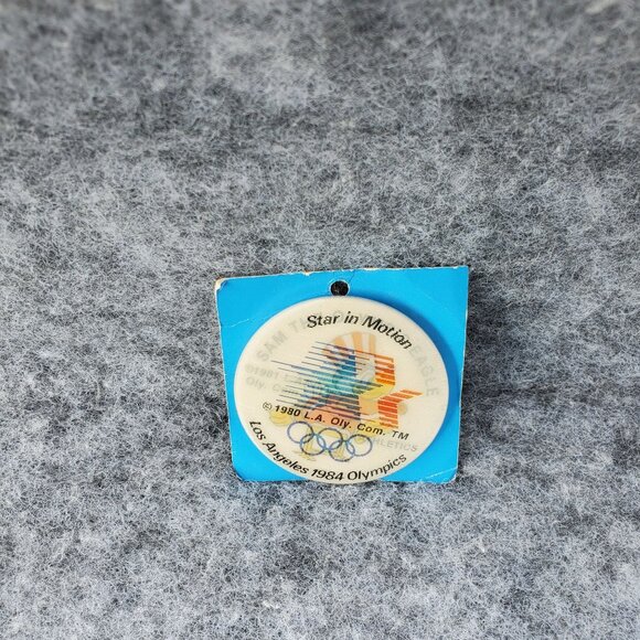 VTG 1984 Los Angeles Olympics Sam The Olympic Eagle Jumping Hurdle Pin Hologram - Picture 4 of 8
